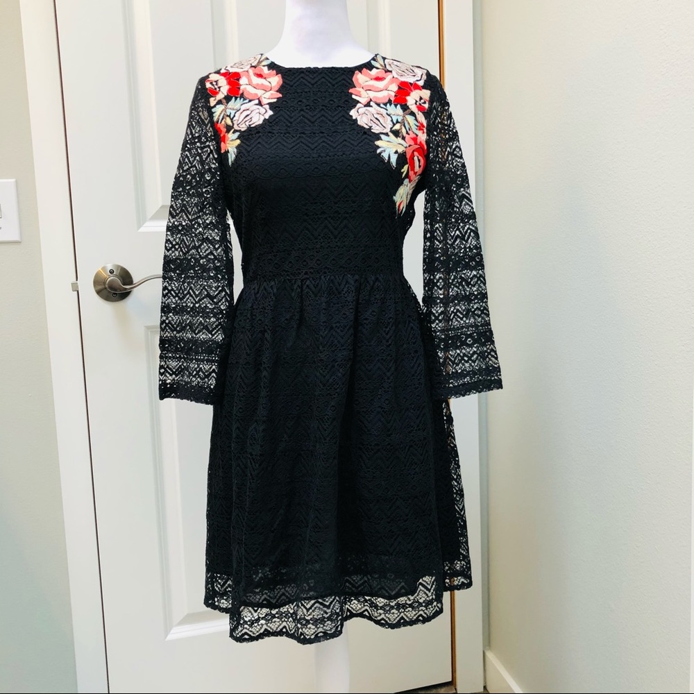 MISS ME LONG SLEEVE EMBROIDERED LACE DRESS KNEE LENGTH XS BLACK